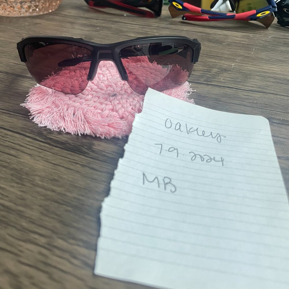 Like New - Oakley Sunglasses